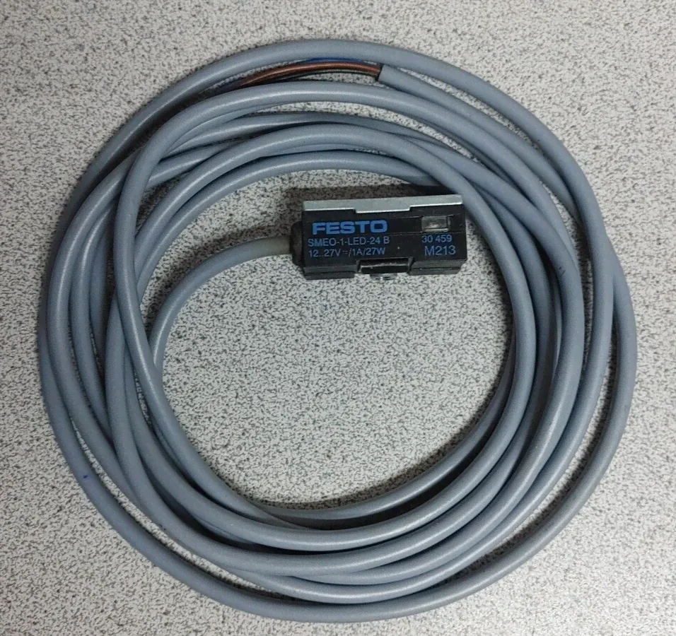 FESTO SMEO-1-LED-24-B 30459 M213 PROXIMITY SENSOR REED SWITCH 24VDC NEW WOW-0
